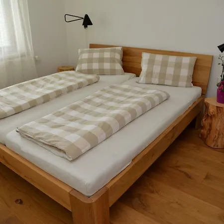Gaestezimmer Buchegger بيت ريفي *